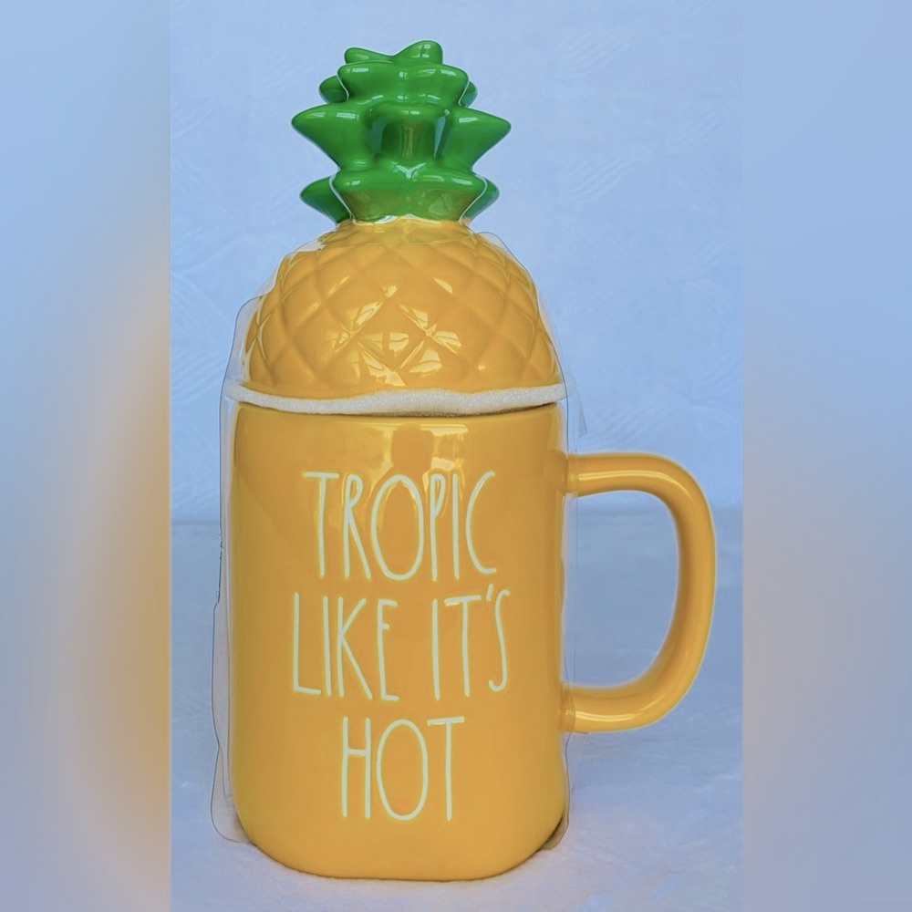 Rae Dunn TROPIC LIKE IT’S HOT Pineapple Lidded Coffee Mug